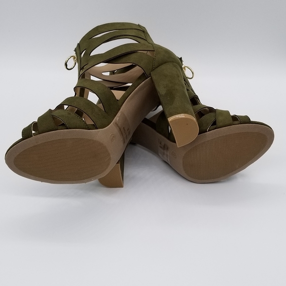 Wild Diva Lounge Green block heel sandals - Picture 5 of 5